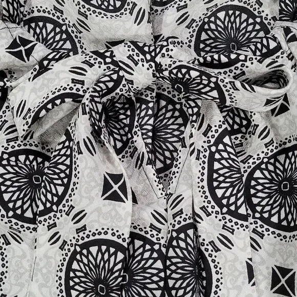 🔺️New York & Co Black & White High Neck Sleeveless Halter Top Large - Picture 4 of 11